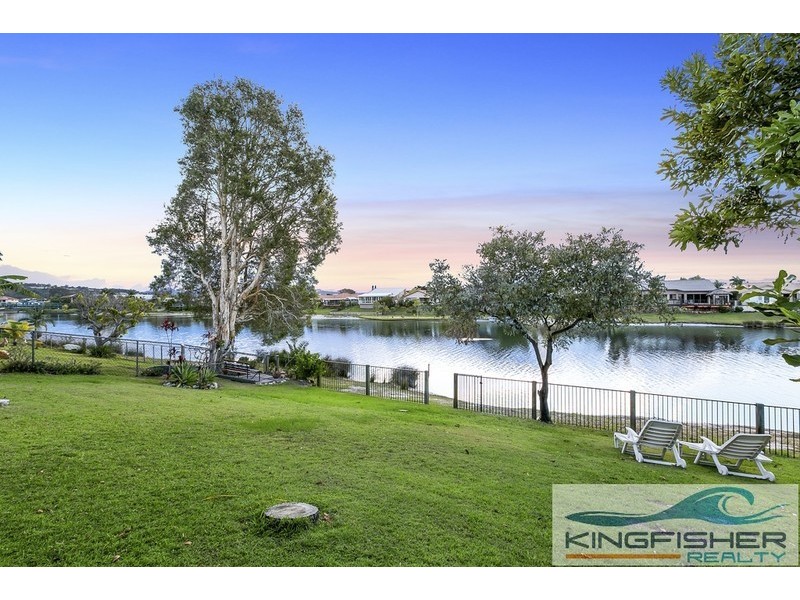 184 Acanthus Avenue, Burleigh Waters QLD 4220