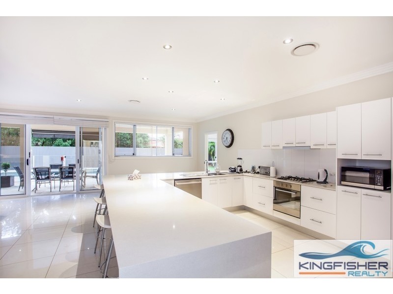 111 Dunlin Drive, Burleigh Waters QLD 4220