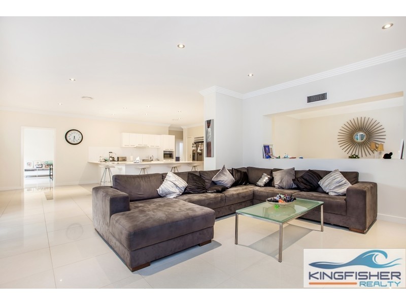 111 Dunlin Drive, Burleigh Waters QLD 4220