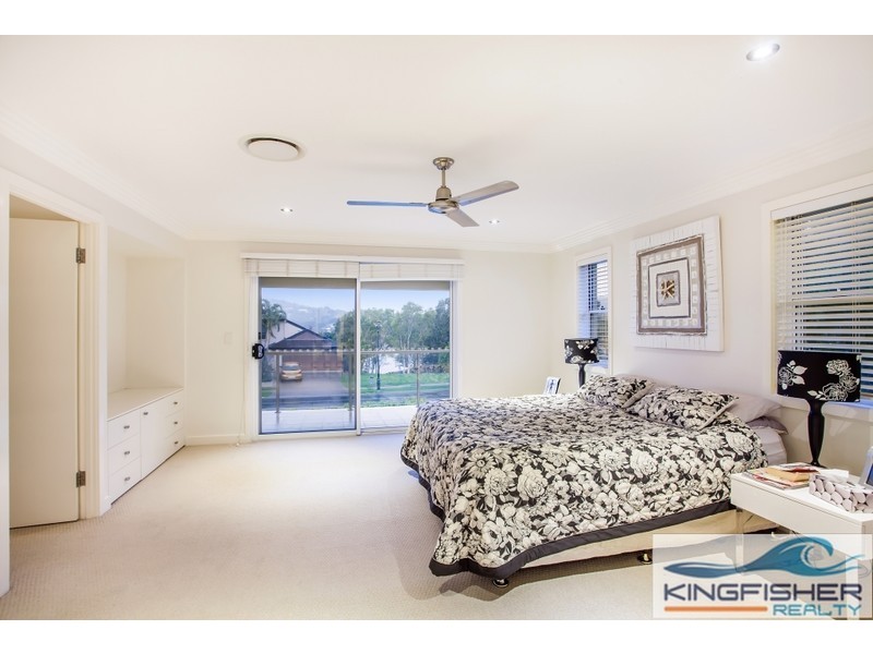 111 Dunlin Drive, Burleigh Waters QLD 4220