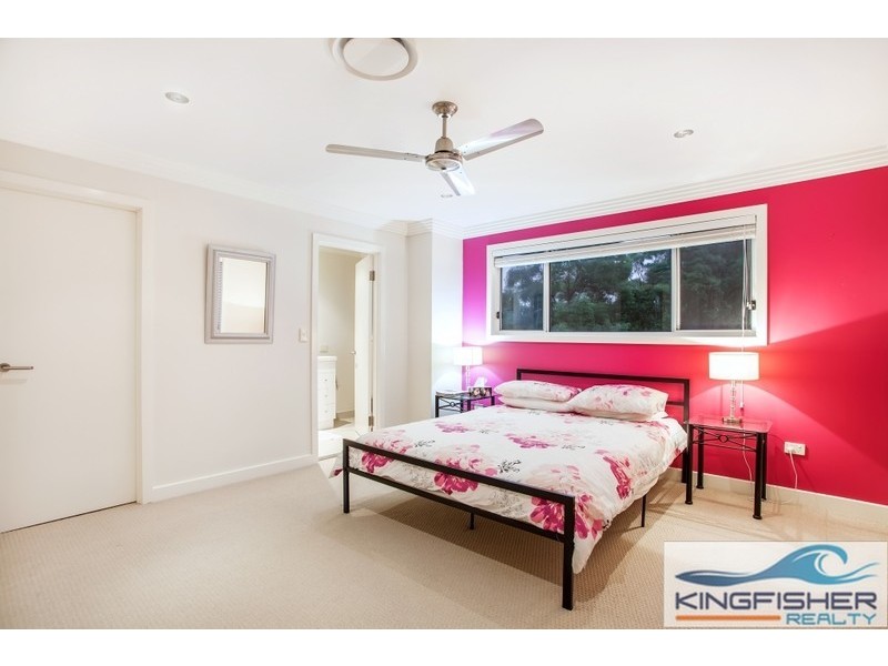 111 Dunlin Drive, Burleigh Waters QLD 4220