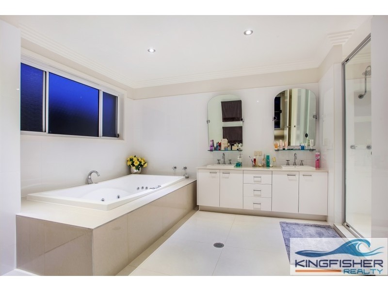 111 Dunlin Drive, Burleigh Waters QLD 4220