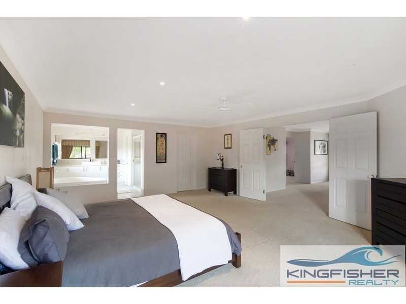 33 Sea Eagle Drive, Burleigh Waters QLD 4220