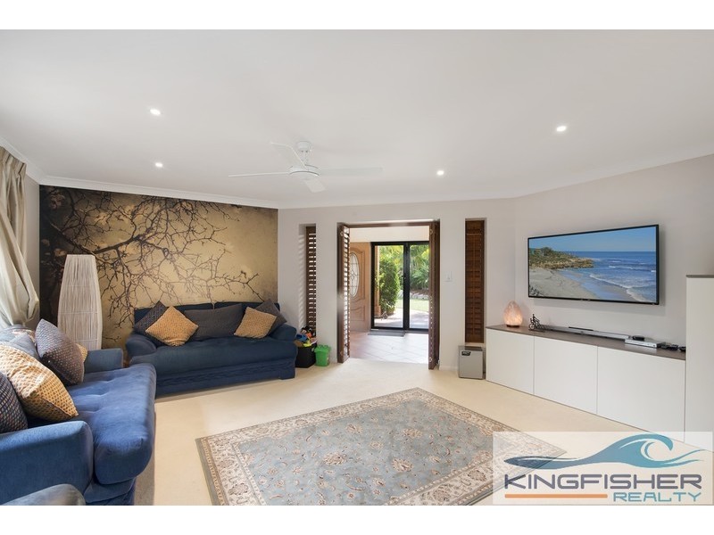 33 Sea Eagle Drive, Burleigh Waters QLD 4220