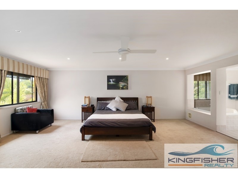 33 Sea Eagle Drive, Burleigh Waters QLD 4220