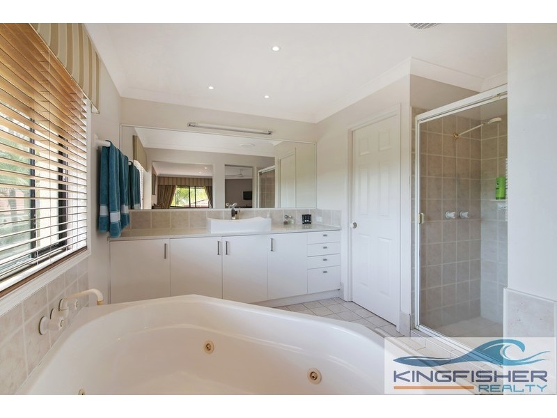 33 Sea Eagle Drive, Burleigh Waters QLD 4220