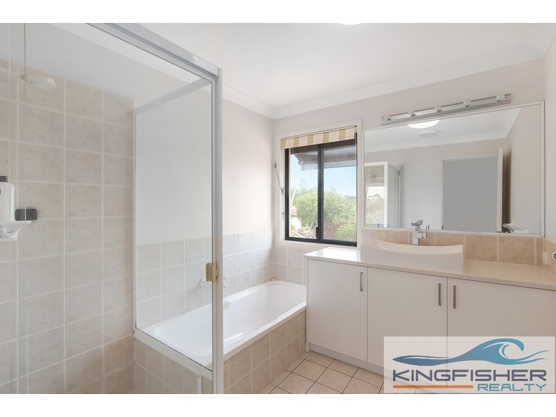 33 Sea Eagle Drive, Burleigh Waters QLD 4220