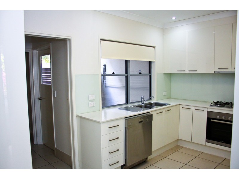 2/20 Balowrie Street, Hamilton QLD 4007