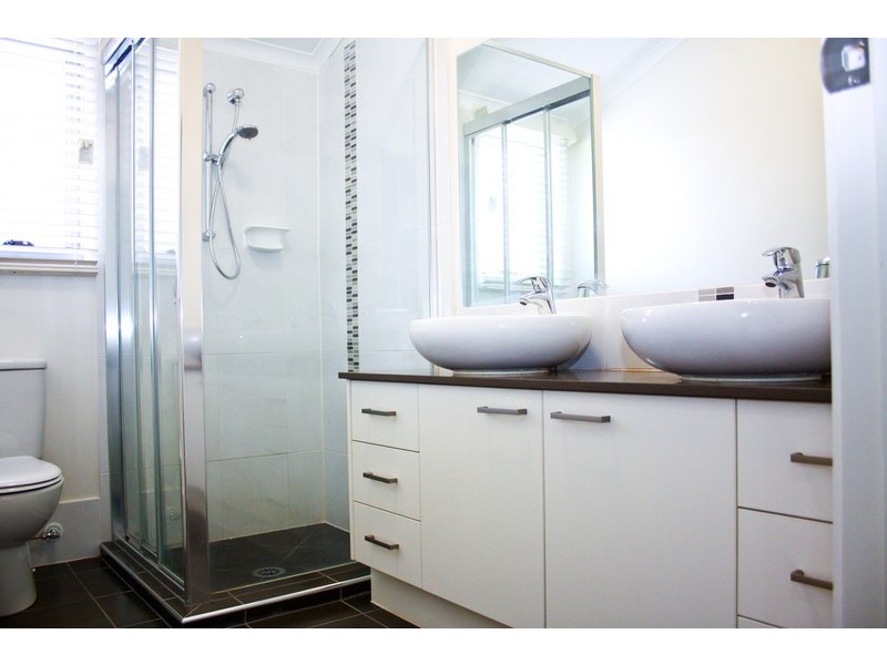 2/20 Balowrie Street, Hamilton QLD 4007