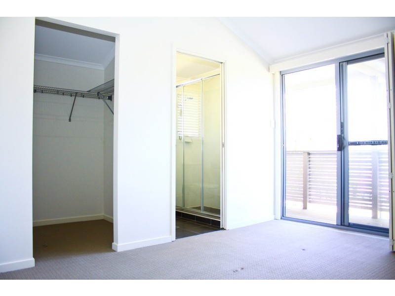 2/20 Balowrie Street, Hamilton QLD 4007