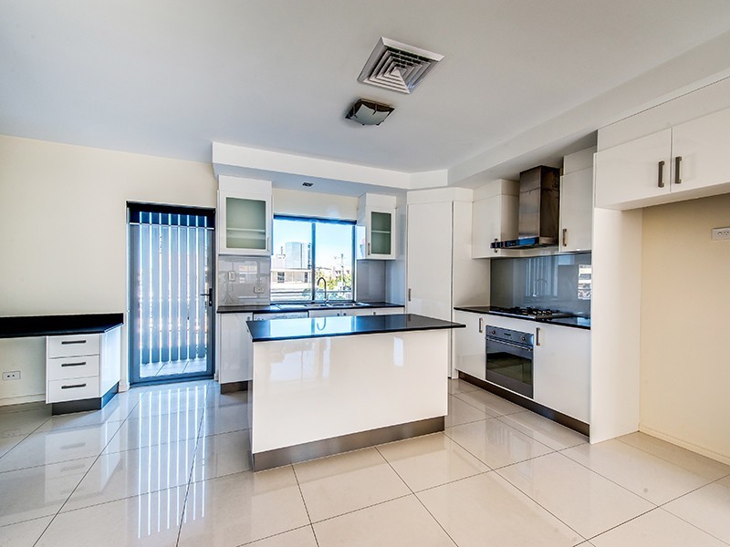 11/215 Wellington, Kangaroo Point QLD 4169