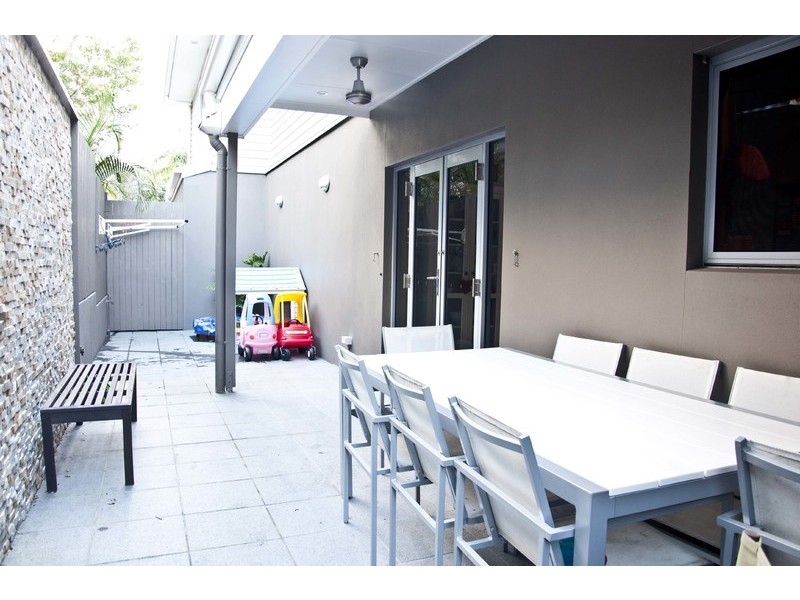 42 Brown Street, Camp Hill QLD 4152