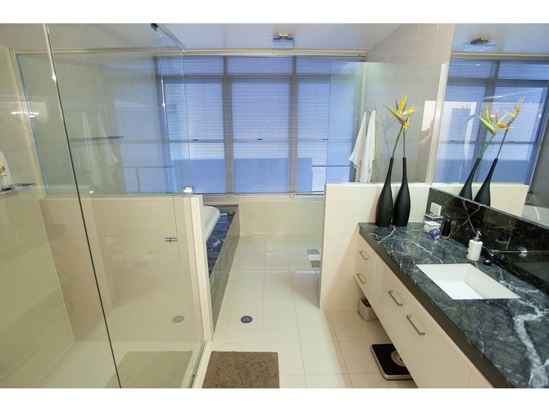98 Thorn Street, Kangaroo Point QLD 4169