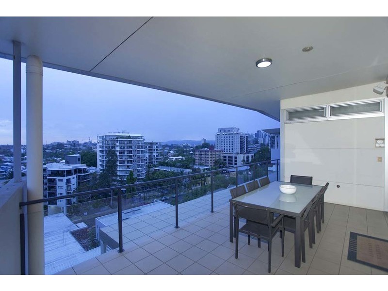 98 Thorn Street, Kangaroo Point QLD 4169