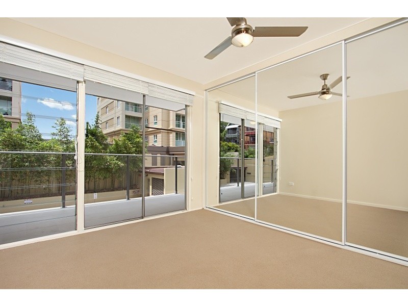 40 Castlebar St, Kangaroo Point QLD 4169