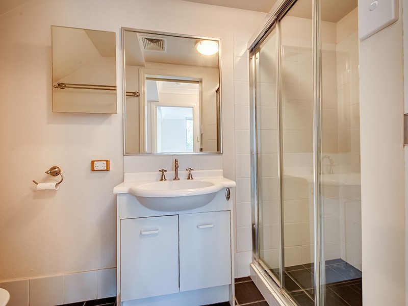 38 Peach Street, Greenslopes QLD 4120