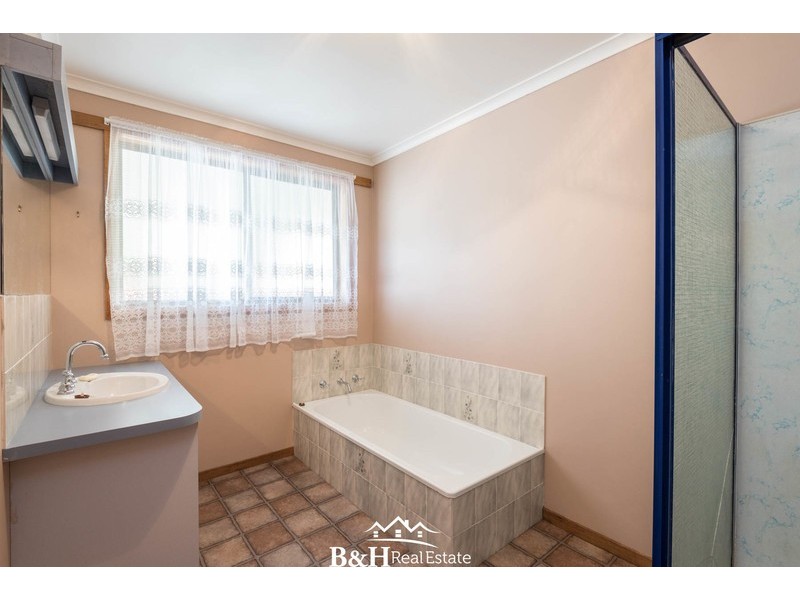 12 Flinders Avenue, West Ulverstone TAS 7315