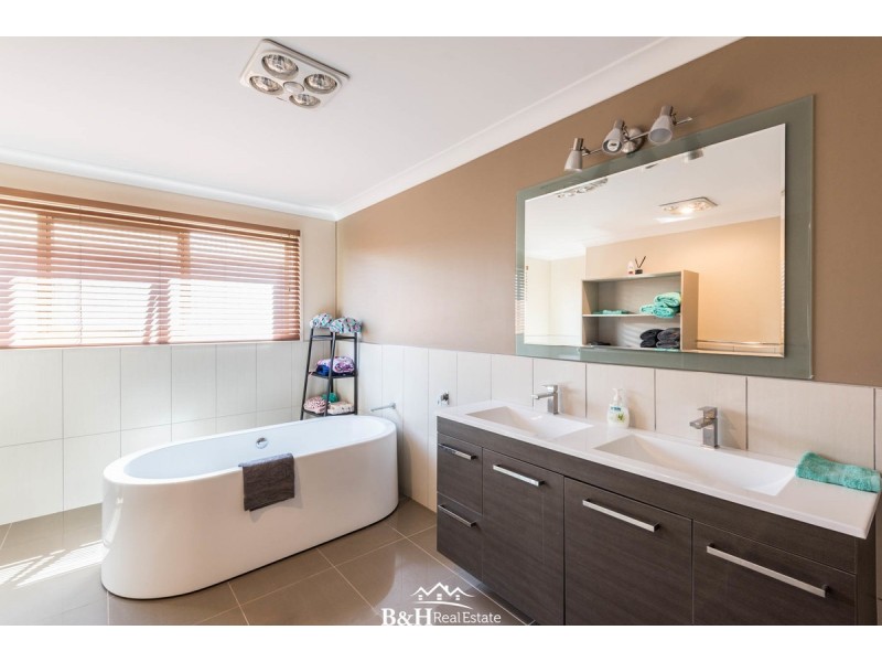 6 Harvey Street, Strahan TAS 7468