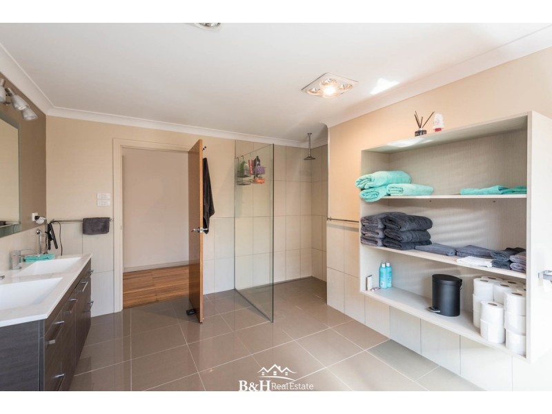 6 Harvey Street, Strahan TAS 7468