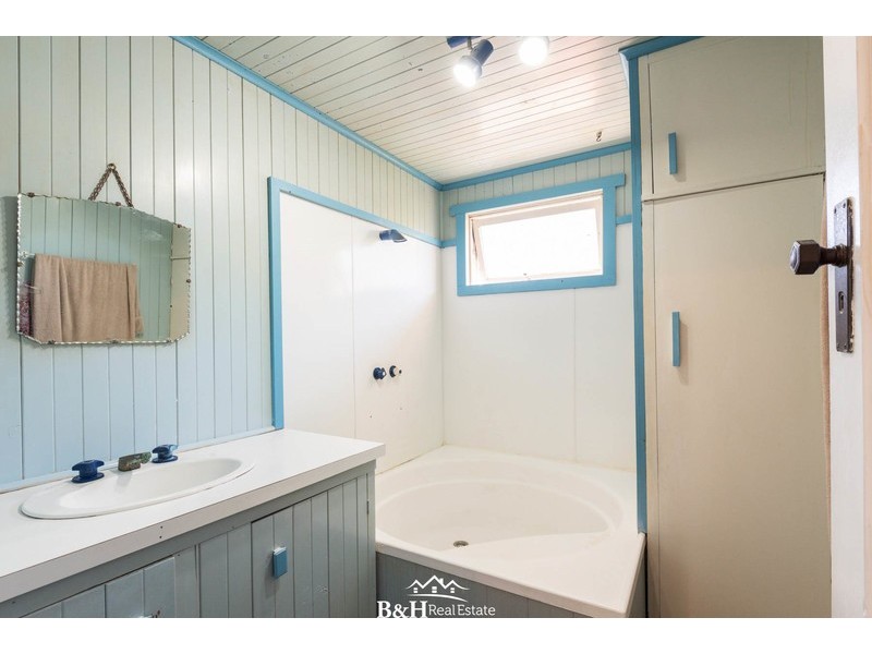 15 Riverside Avenue, Ulverstone TAS 7315