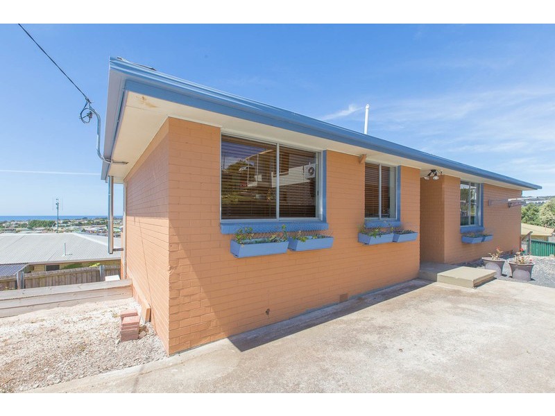 17 Clarke Street, Ulverstone TAS 7315