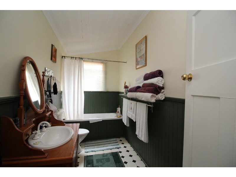 38 Esplanade, Queenstown TAS 7467