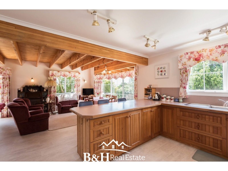 32 South Road, Penguin TAS 7316