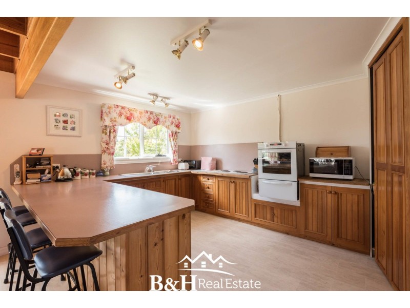 32 South Road, Penguin TAS 7316