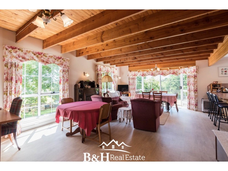 32 South Road, Penguin TAS 7316