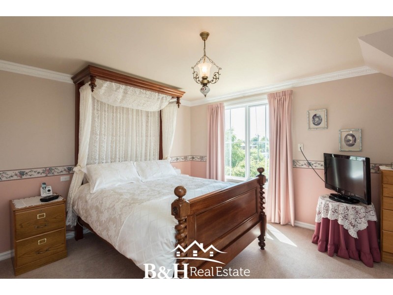 32 South Road, Penguin TAS 7316