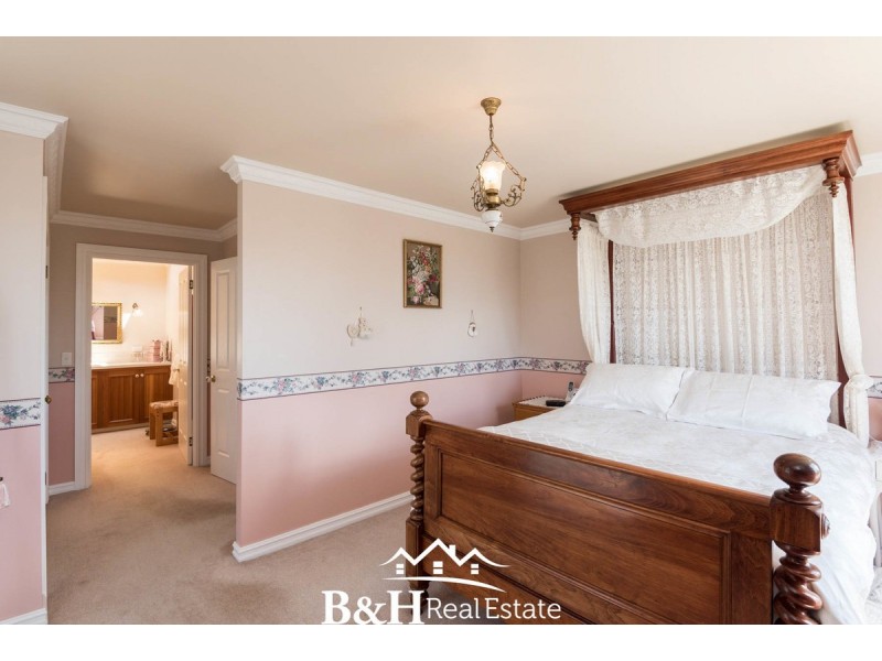 32 South Road, Penguin TAS 7316