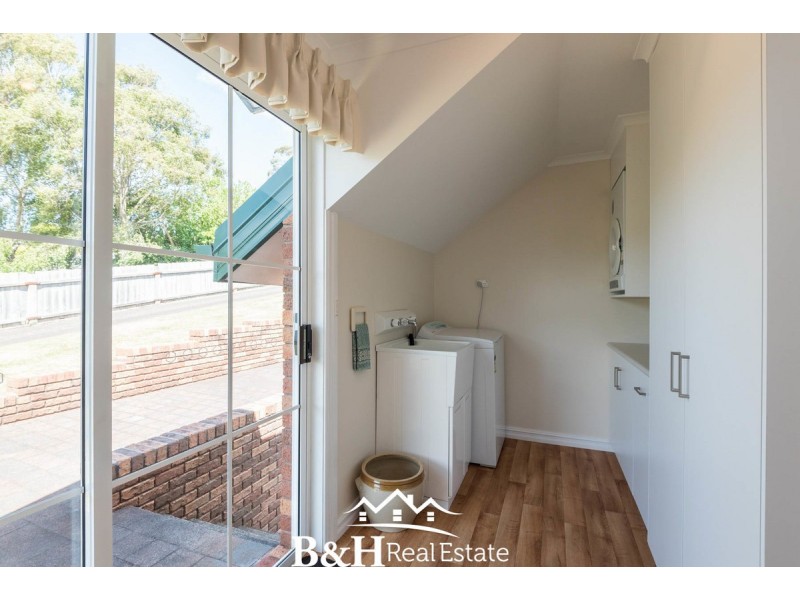 32 South Road, Penguin TAS 7316