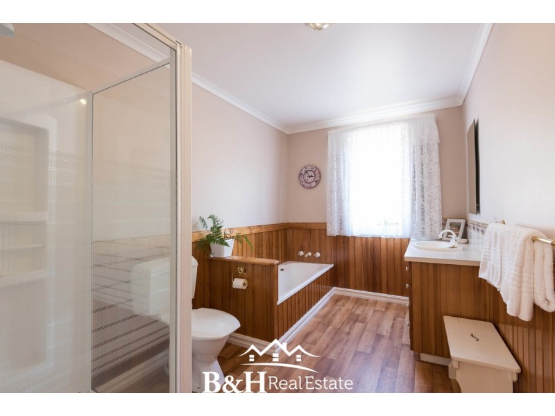 32 South Road, Penguin TAS 7316