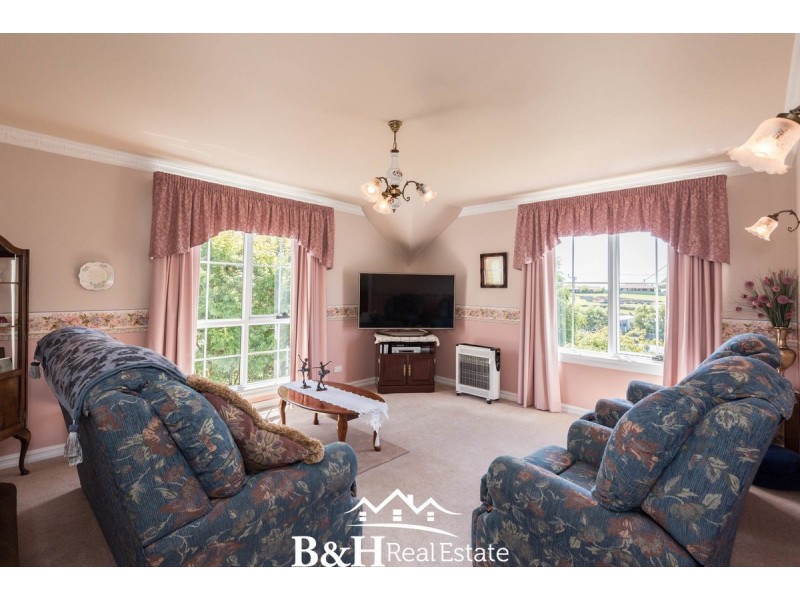 32 South Road, Penguin TAS 7316