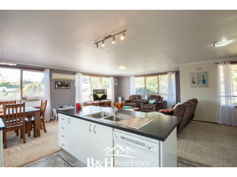 35 South Road, Penguin TAS 7316