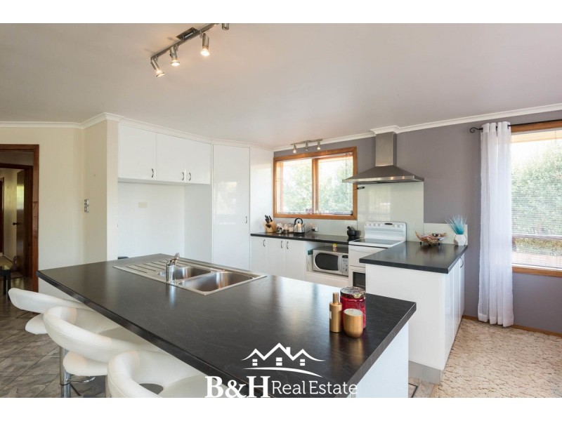 35 South Road, Penguin TAS 7316
