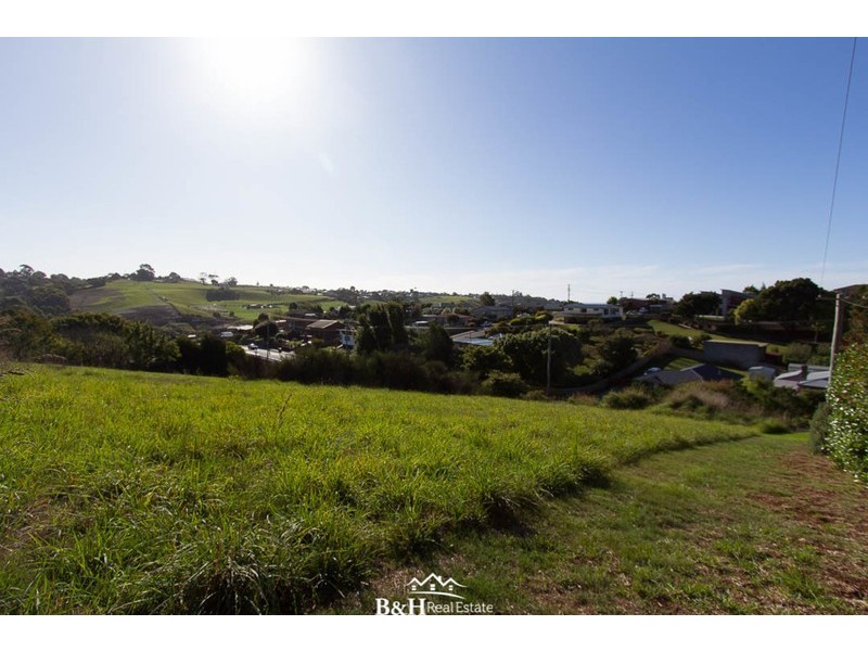 20 South Road, Penguin TAS 7316