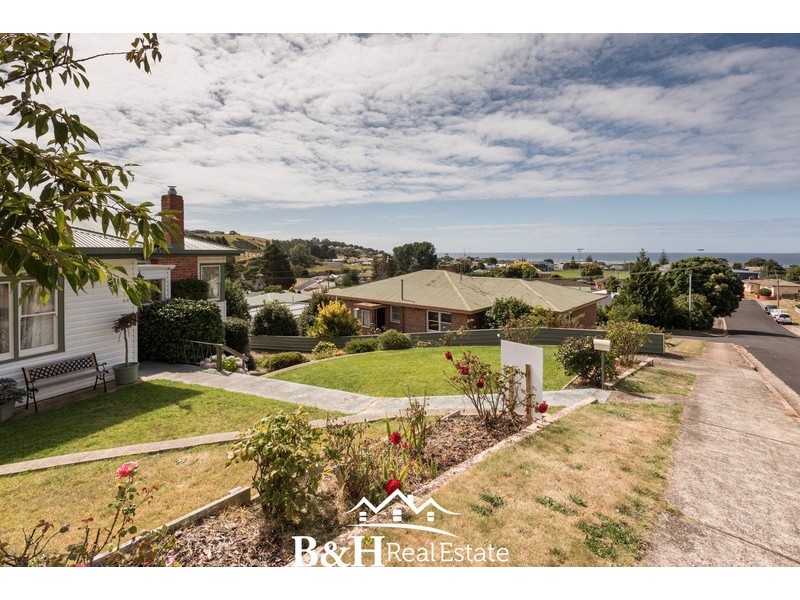 14 Elizabeth Street, Penguin TAS 7316