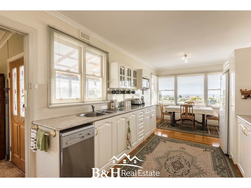 14 Elizabeth Street, Penguin TAS 7316