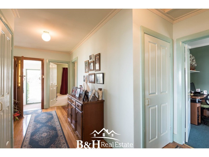 14 Elizabeth Street, Penguin TAS 7316