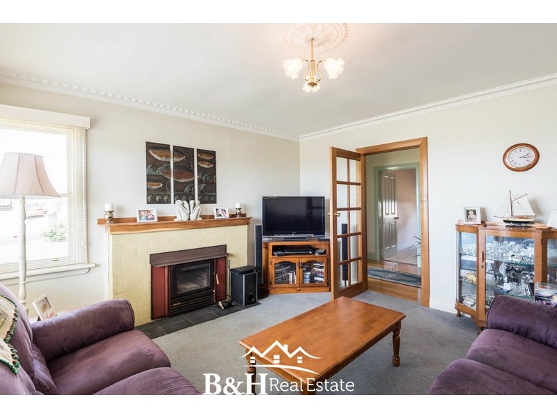 14 Elizabeth Street, Penguin TAS 7316