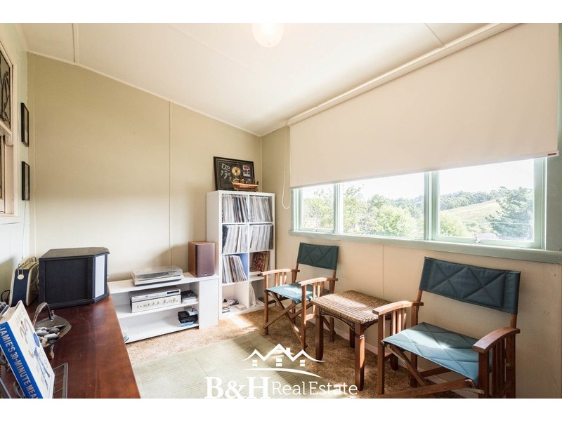 14 Elizabeth Street, Penguin TAS 7316