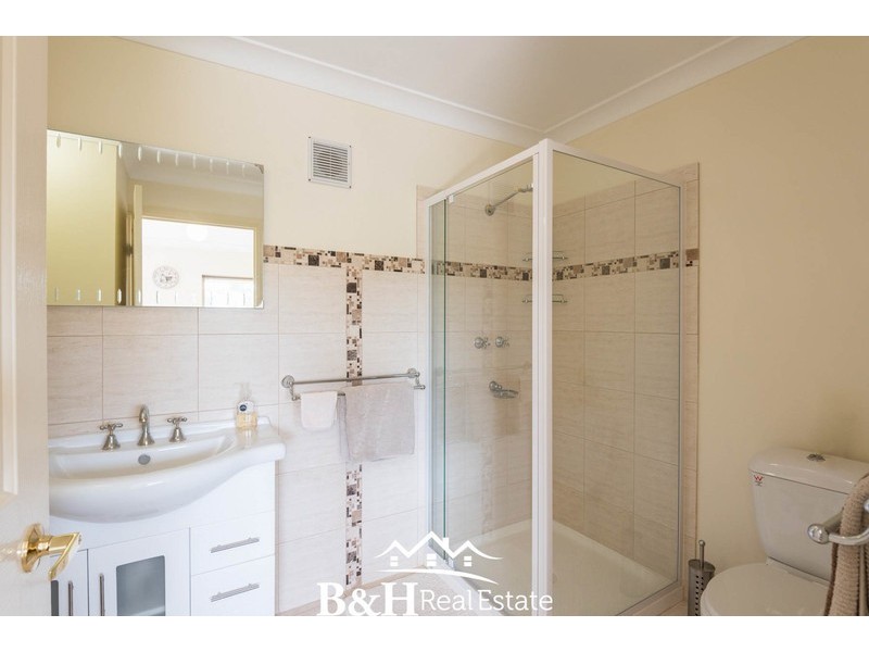 14 Elizabeth Street, Penguin TAS 7316