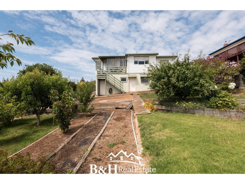 14 Elizabeth Street, Penguin TAS 7316