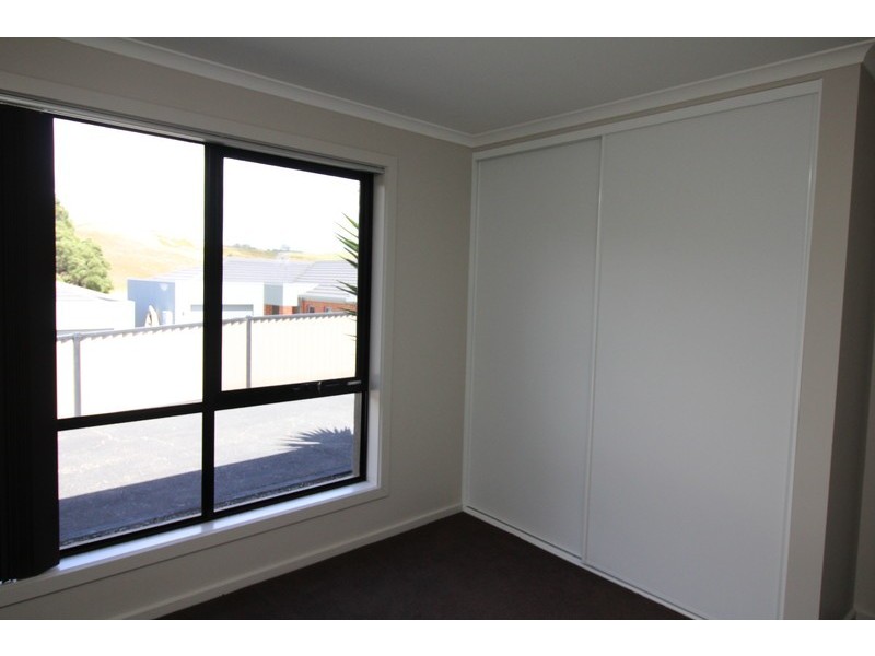 2/25 Platinum Drive, Park Grove TAS 7320