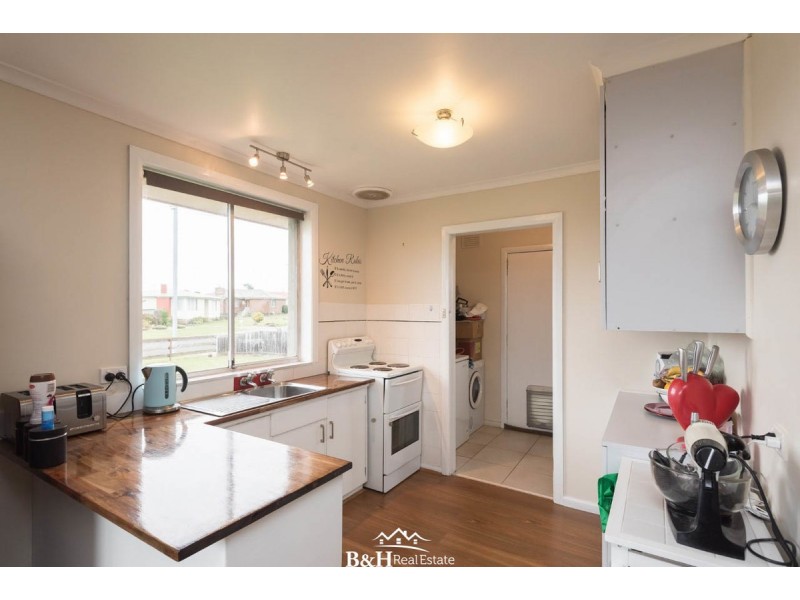24 Winter Avenue, Upper Burnie TAS 7320