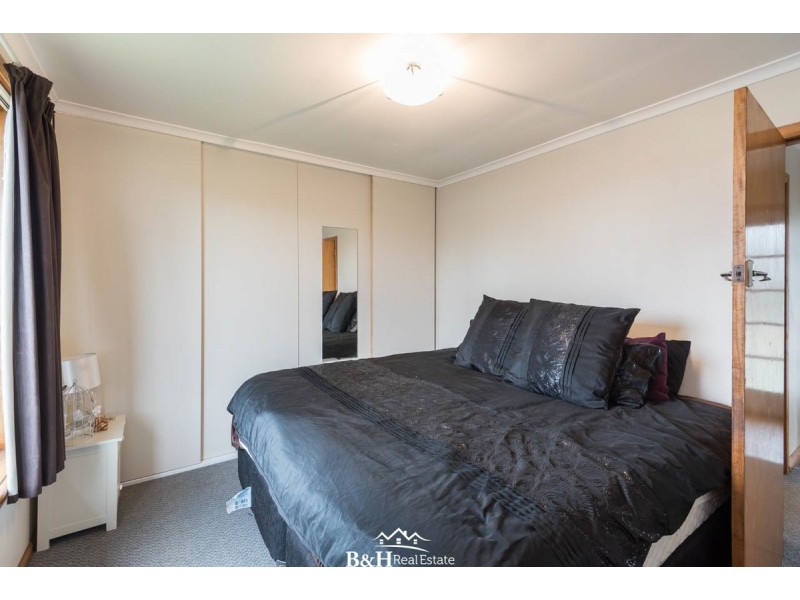 24 Winter Avenue, Upper Burnie TAS 7320