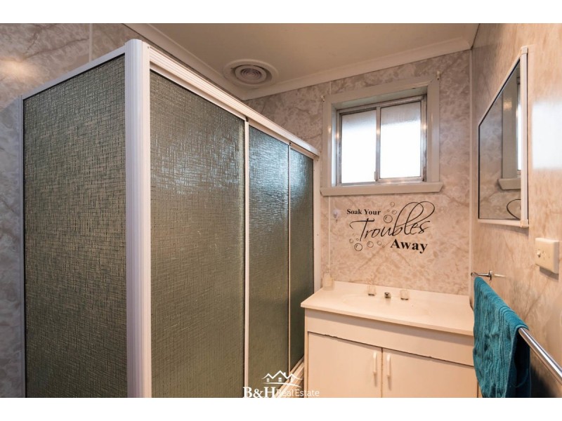 24 Winter Avenue, Upper Burnie TAS 7320