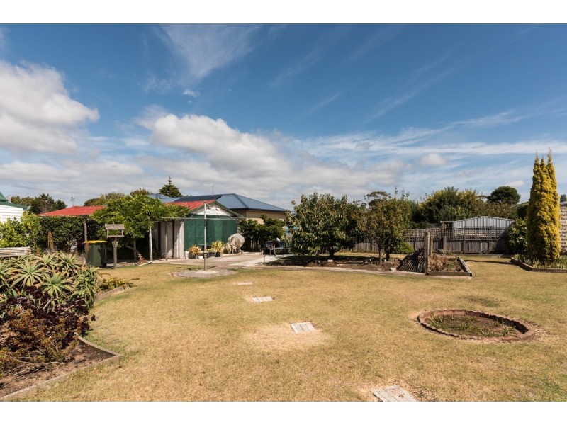 4 Helen Street, West Ulverstone TAS 7315