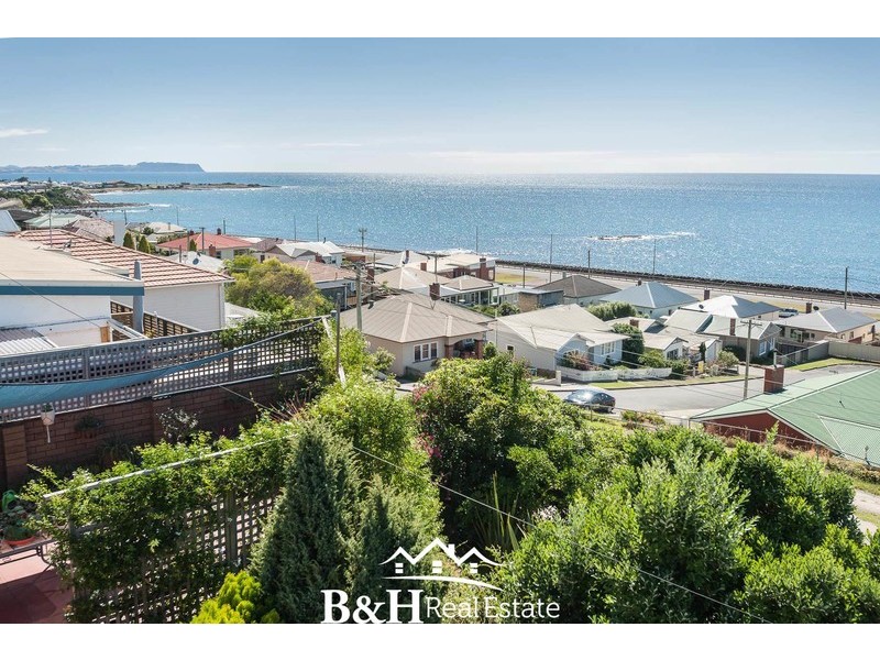 17 Bay Street, Parklands TAS 7320